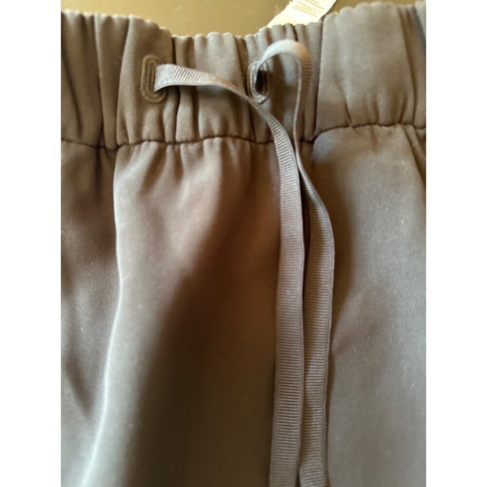 Lululemon Women's Athletic Skirt Size 2 Black Polyester With Drawstring Waist & - Picture 3 of 5